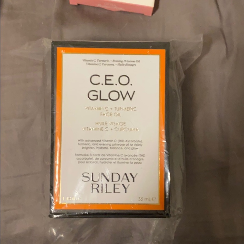C.E.O. GLOW SUNDAY RILEY